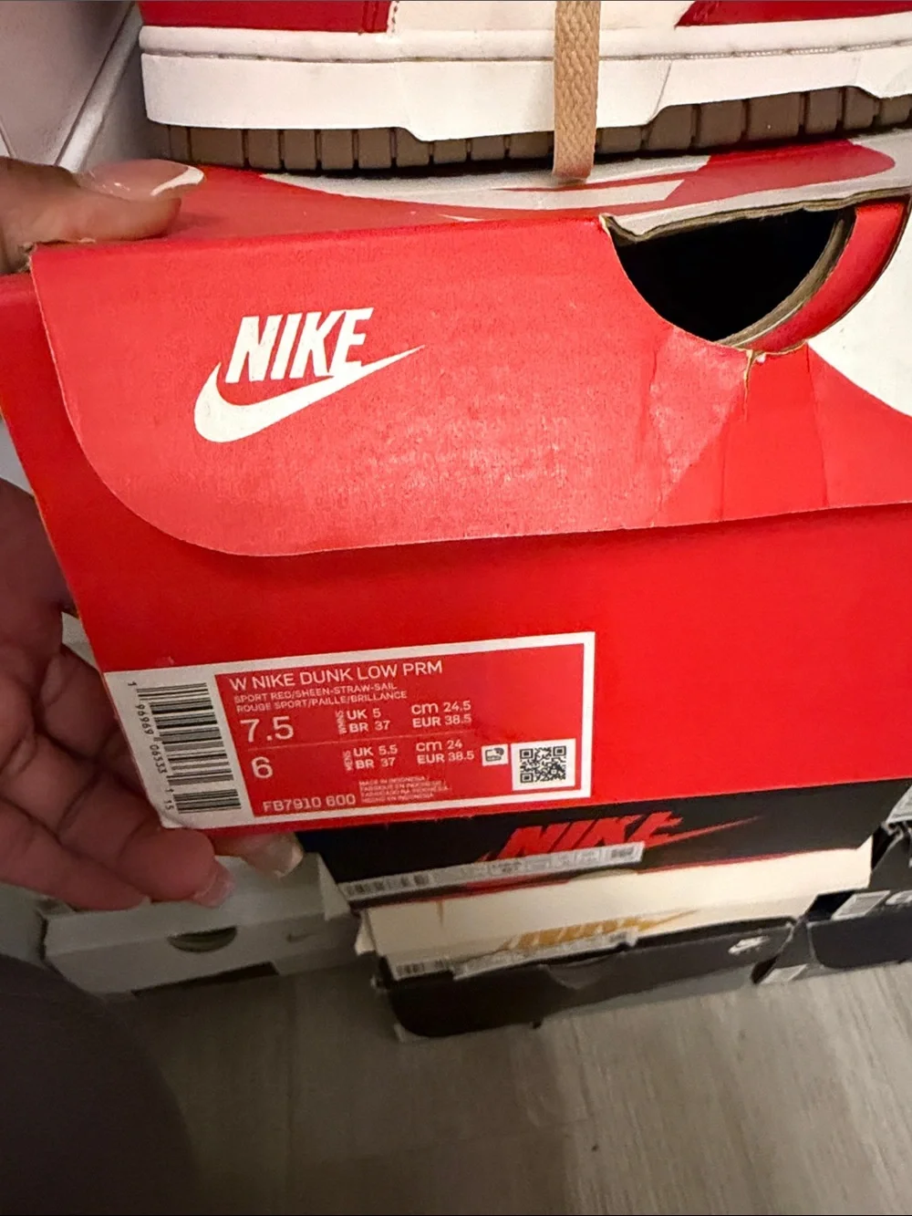 Nike Low Top Sneaker in Red, White & Tan Laces - Picture 3 of 3